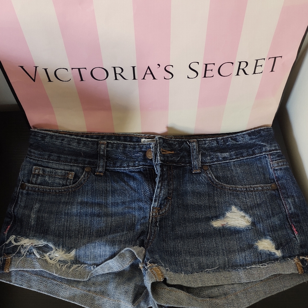 3 for $30 VS PINK Size 2 Shorts